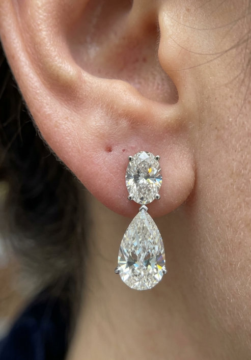 4CT PEAR WITH 2CT OVAL DIAMOND EARRING (LARJS3558)