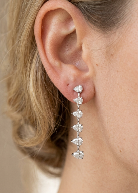 PEAR IN GRADUATED DIAMOND EARRING (LARJS3503)