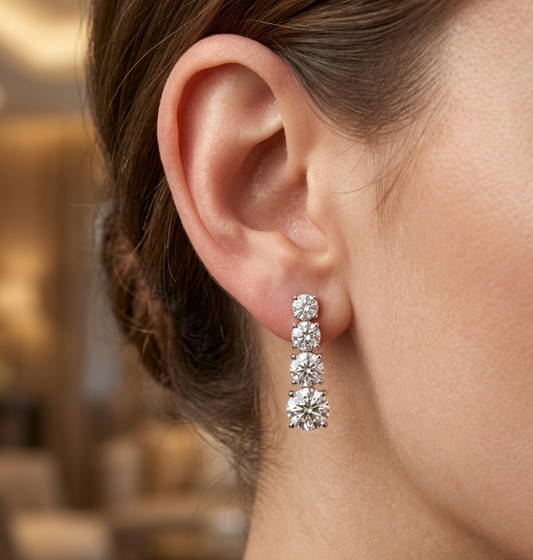 1CT ROUND IN GRADUATED EARRING