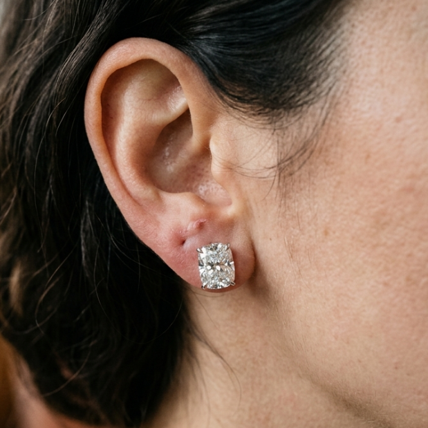 3CT CUSHION DIAMOND STUD EARRING (LARJS3516)