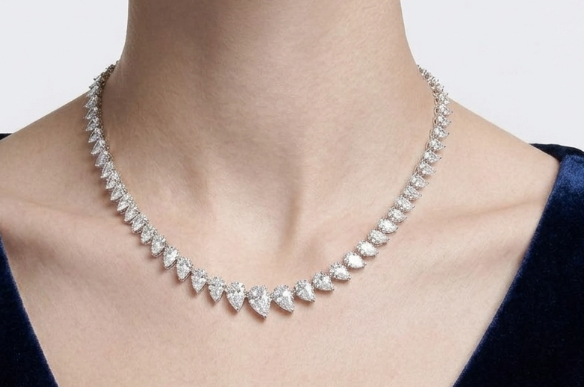 1 CARAT & GRADUATION PEAR NECKLACE