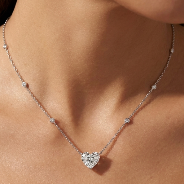 5CT HEART DIAMOND W/ROUND ON SIDE PENDANT (ARJS3544)