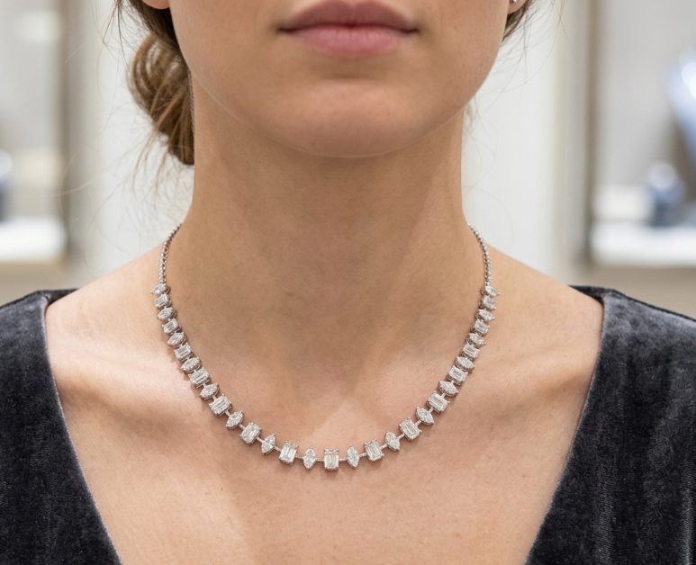 MARQUISE AND EMERALD SOLITAIRE DIAMOND NECKLACE (LARJS3506)