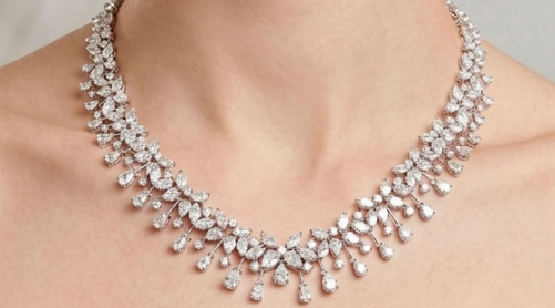 PEAR,MQ & ROUND DIAMOND NECKLACE (ARJS3022)