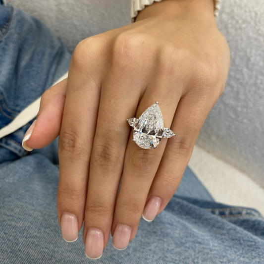 8CT PEAR TRILOGY RING (LARJS3777)