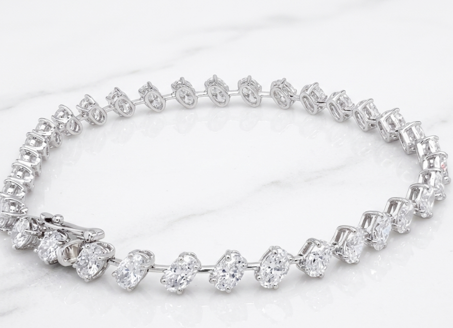 15 POINTER ONE LINE OVAL BRACELET (ARJS3975)