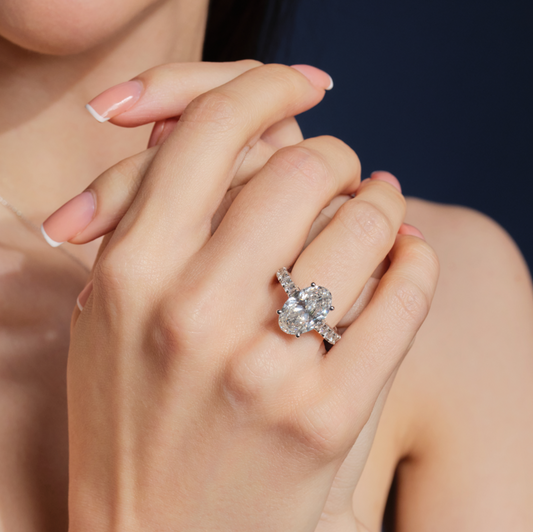 5CT OVAL RING WITH SIDE DIAMOND (ARJS3235)