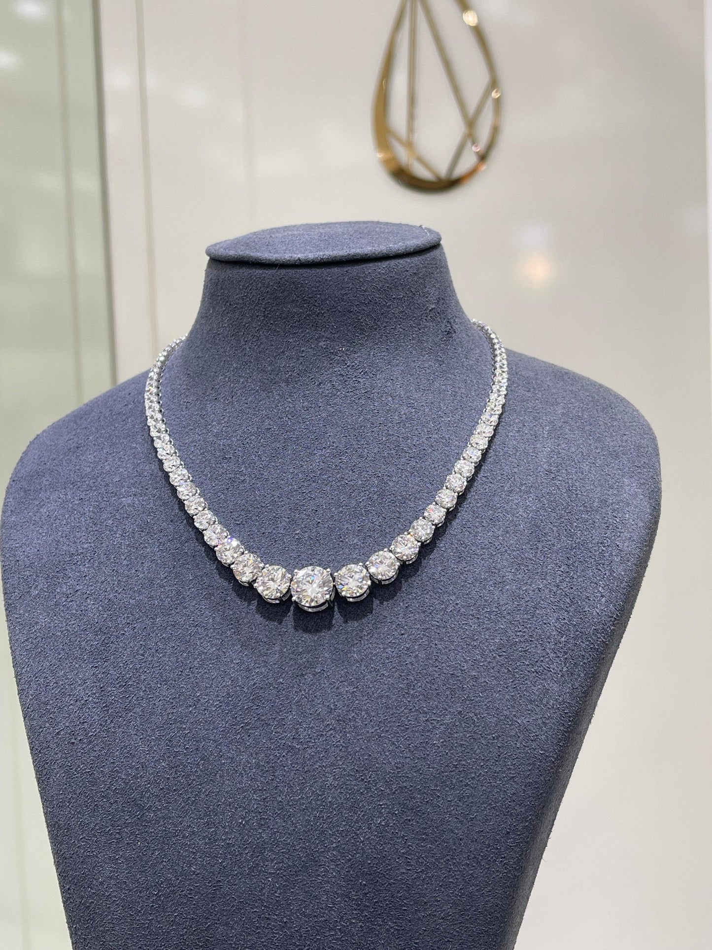 5 CARAT ROUND IN GRADUTED NECKLACE ARJS4004