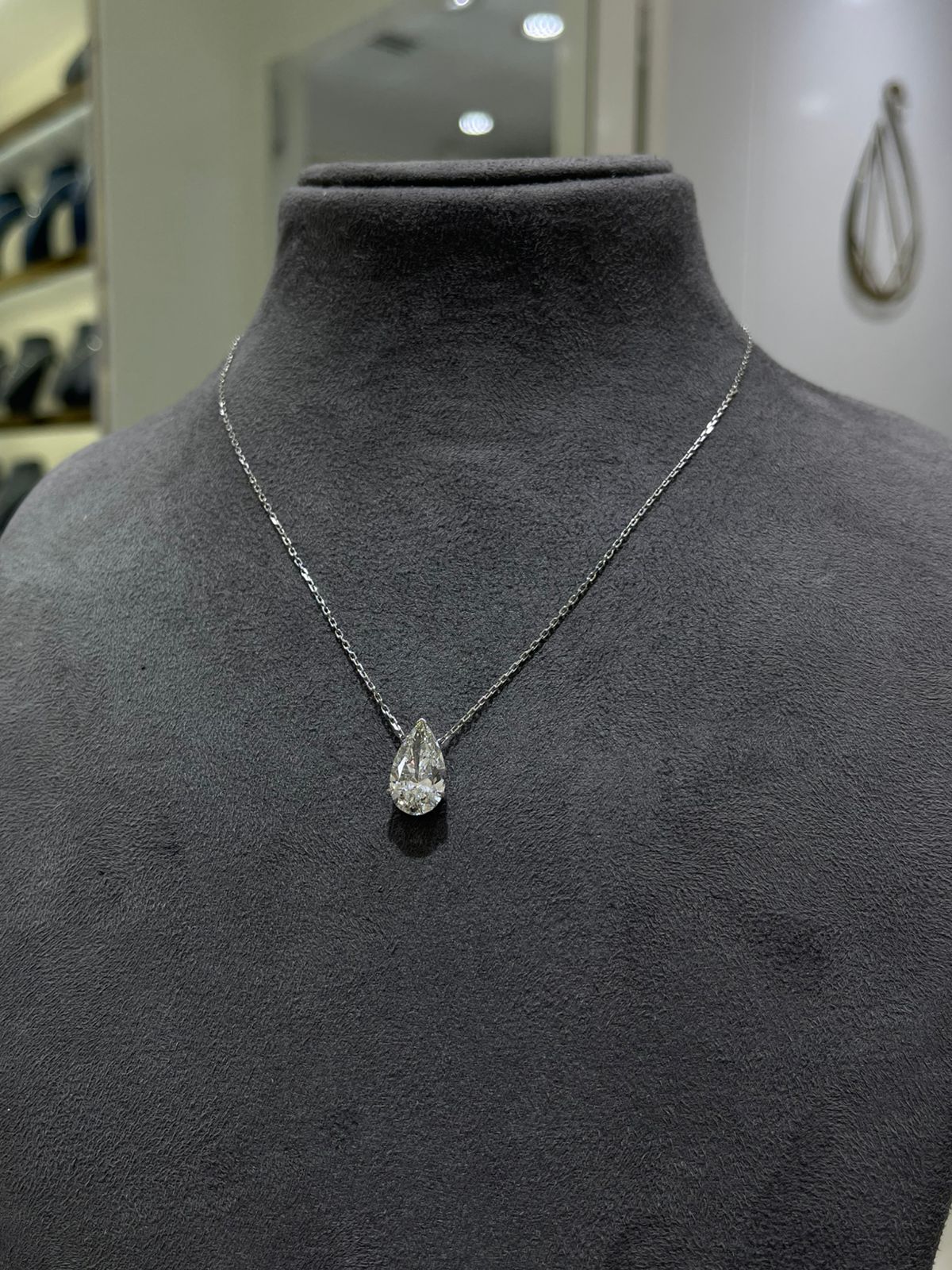 5CT PEAR PENDANT (ARJS3768)