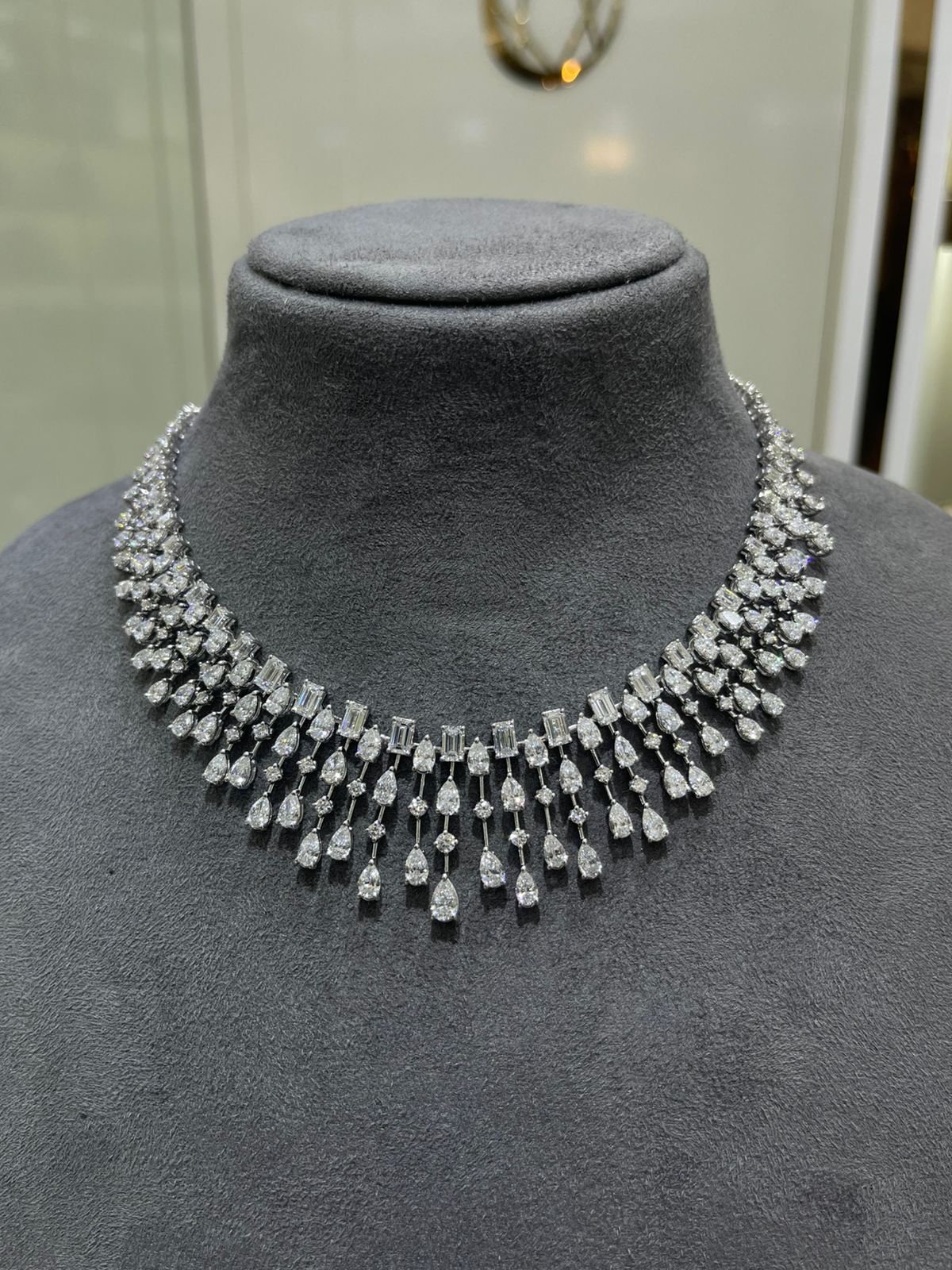 PEAR & EMERALD WHITE GOLD BRIDAL NECKLACE (ARJS4028)