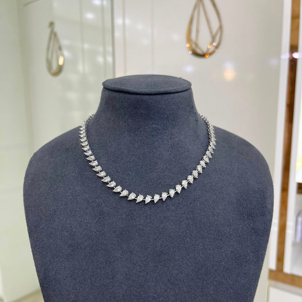 25 Pointer Each Pear One Line Necklace
