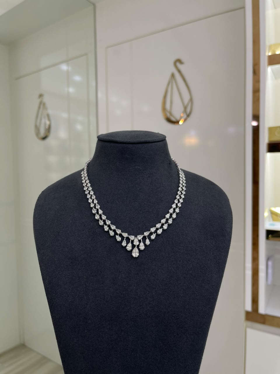1 CARAT PEAR WITH ATTACH TWO LINE PEAR NECKLACE (ARJS4050)
