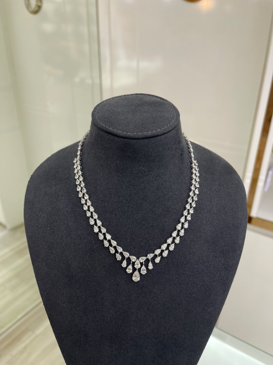1 CARAT PEAR WITH ATTACH TWO LINE PEAR NECKLACE (ARJS4050)