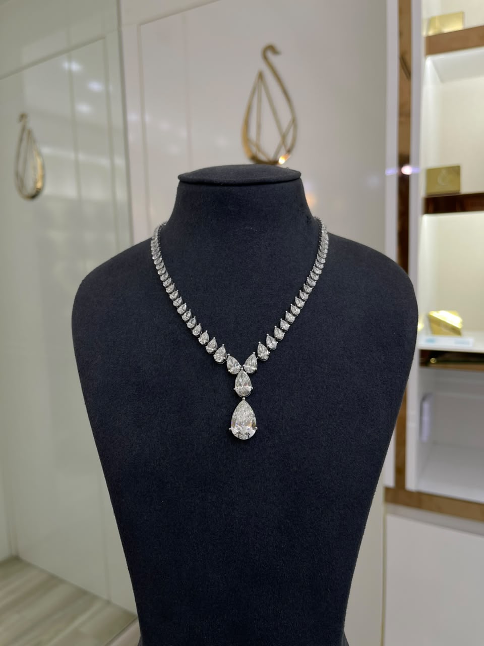 10 Carat Pear Graduation Necklace (ARJS4057)
