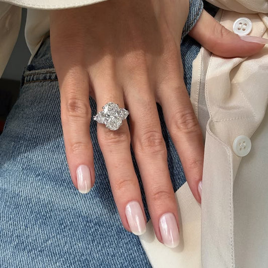 4CT OVAL TRILOGY DIAMOND RING (LARJS3579)