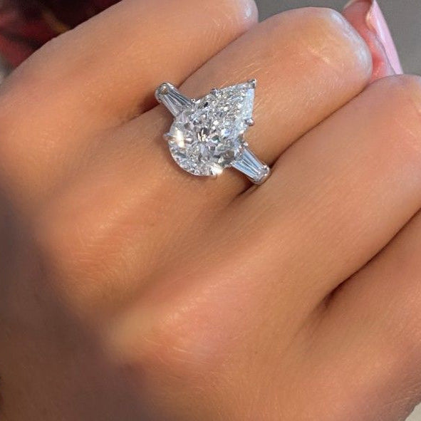 4CT Pear w. Baguette Diamond Ring (LARJS3802)