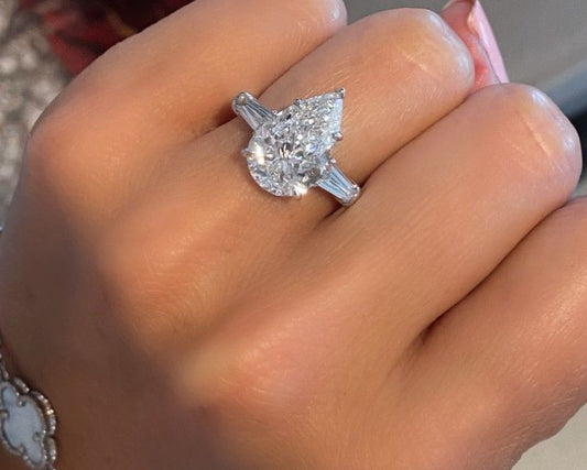 4CT Pear w. Baguette Diamond Ring (LARJS3802)