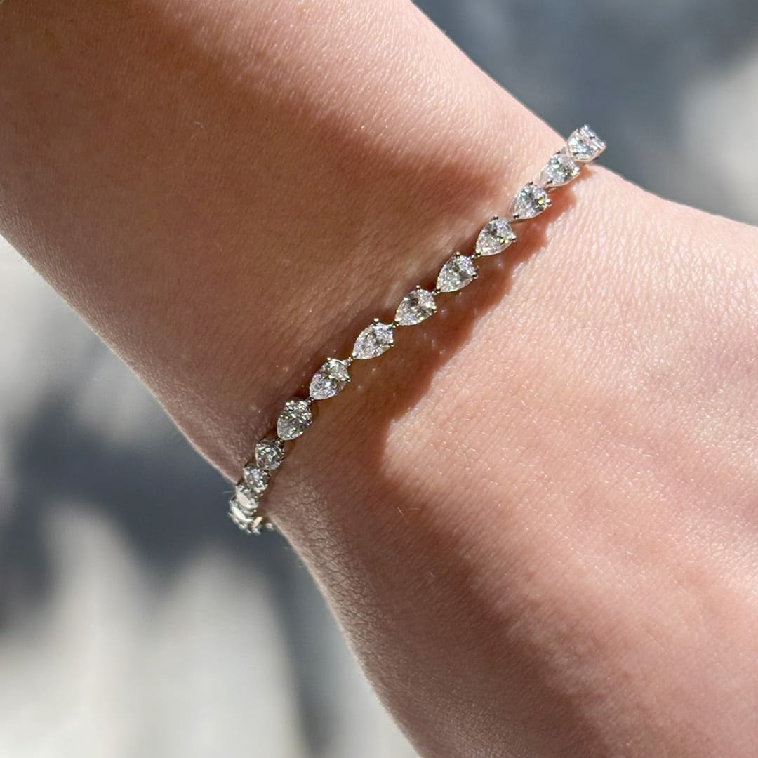 30 Pointer Pear One Line Bracelet (ARJS3787)