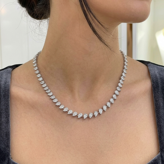 25 Pointer Each Pear One Line Necklace