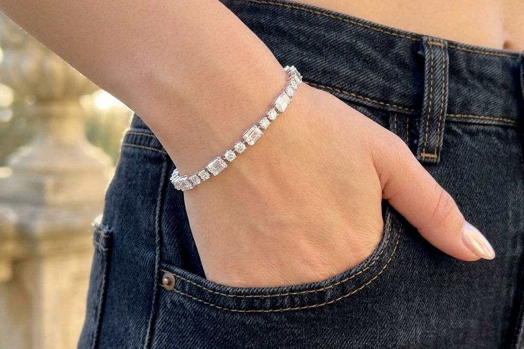 25 Pointer  Emerald & Round Cut Bracelet (ARJS4156)