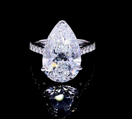 7CT PEAR WITH SIDE DIAMOND RING (ARJS3435)