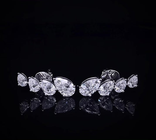 1CT PEAR IN GRADUATED DIAMOND EARRING (LARJS3585)